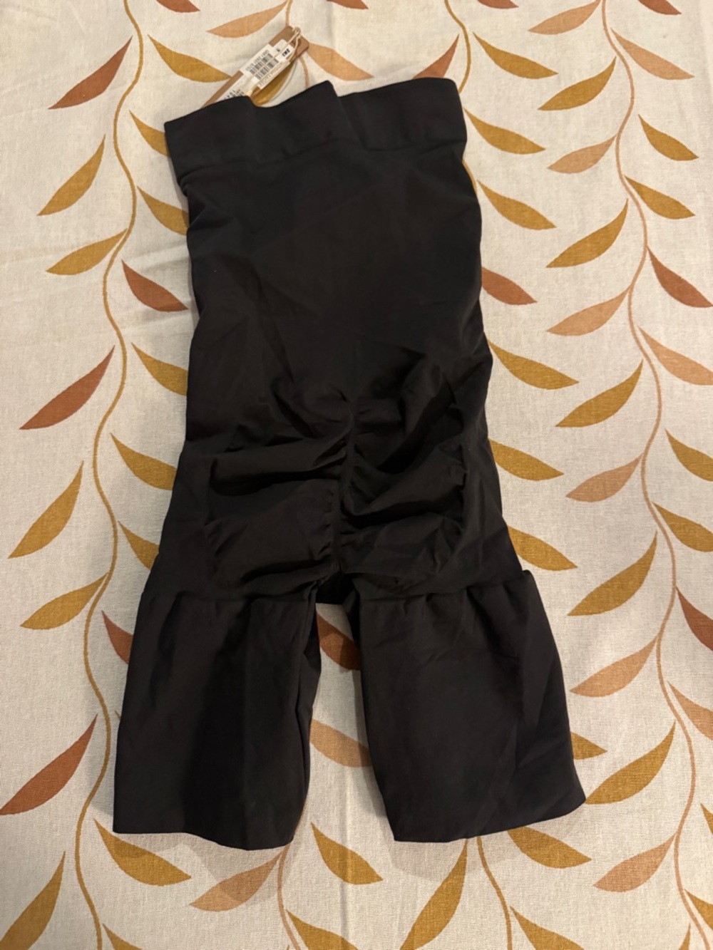 SKIMS Black High-Waist Mid-Thigh Shaping Shorts - Picture 5 of 9